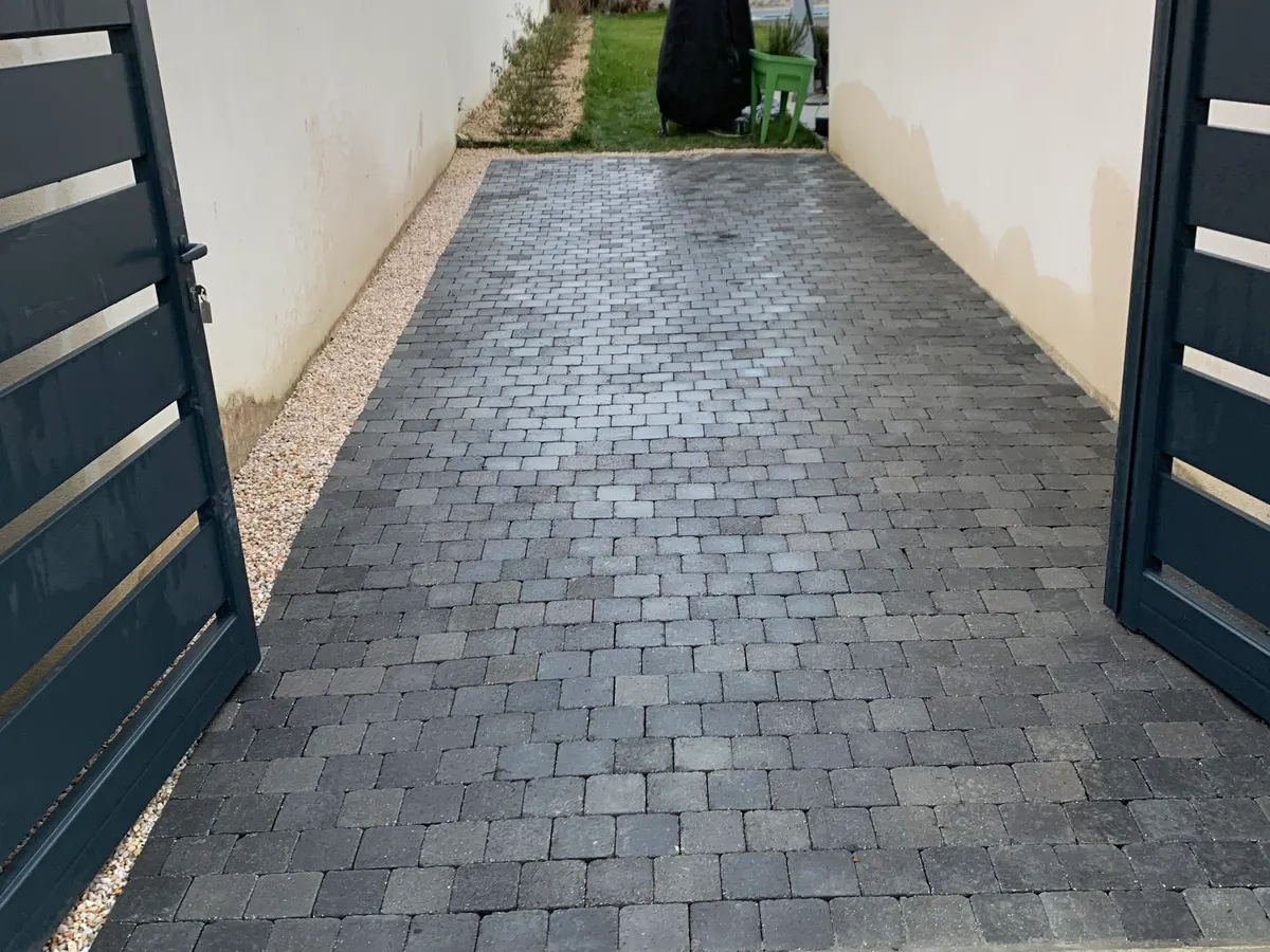 Accès extérieur restructuré